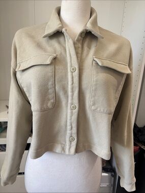 ALO Yoga Cropped Utility Jacket in Beige
